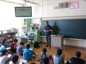 小学校で授業